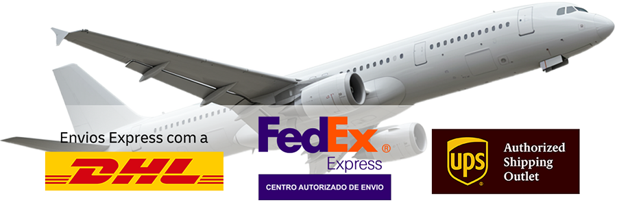 Entregador de empresa de currirer segurando caixas de papelão